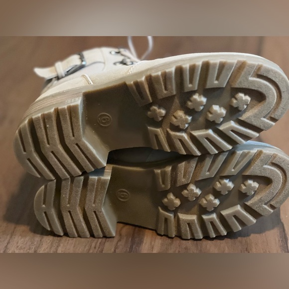 Universal Threads Kelly Lace-Up Boots with Side Buckles Sz 6 - Picture 5 of 5